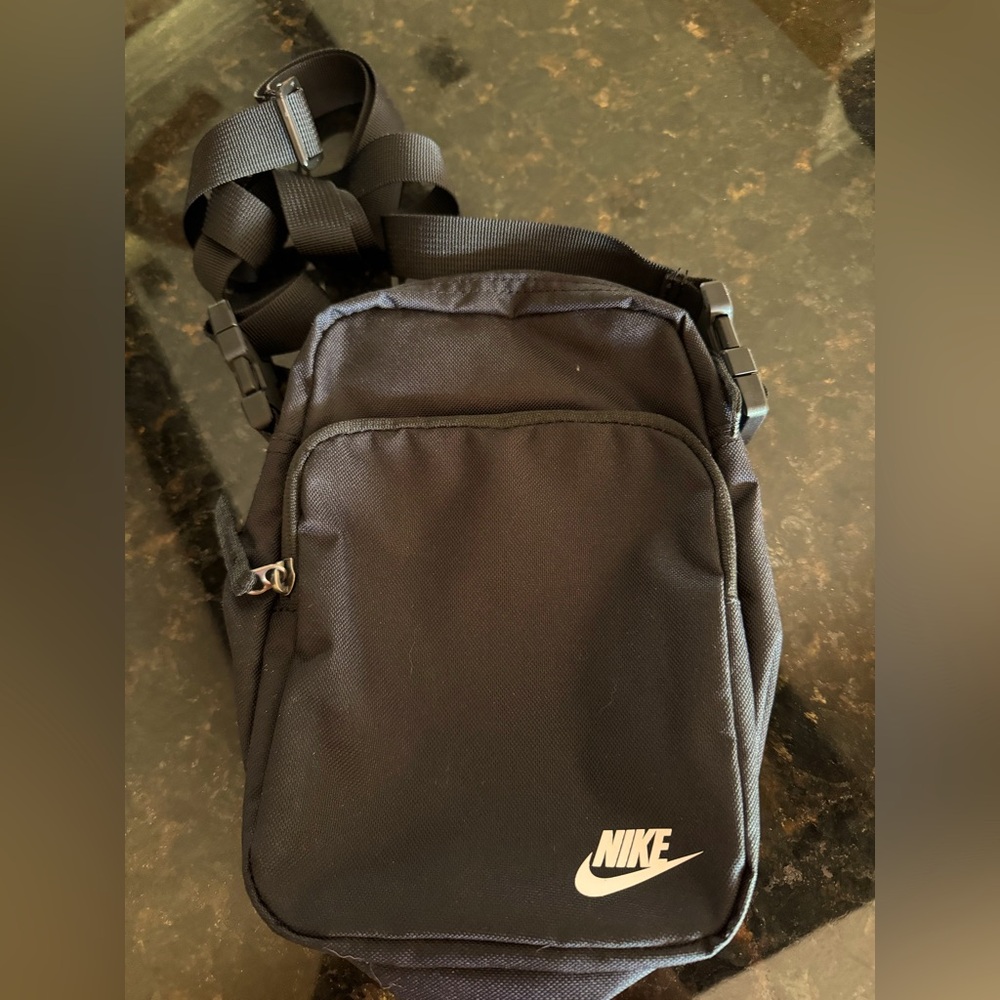 Nike Black Messenger Bag with Adjustable Straps